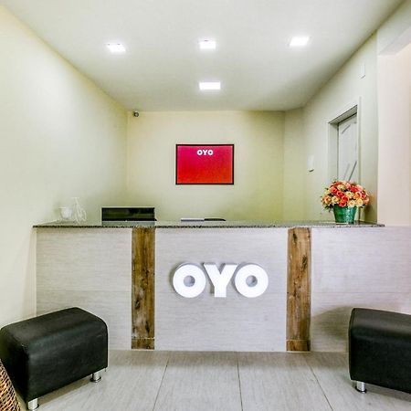 Oyo Nobs Hotel, サン・ジョアン・デ・メリチ エクステリア 写真