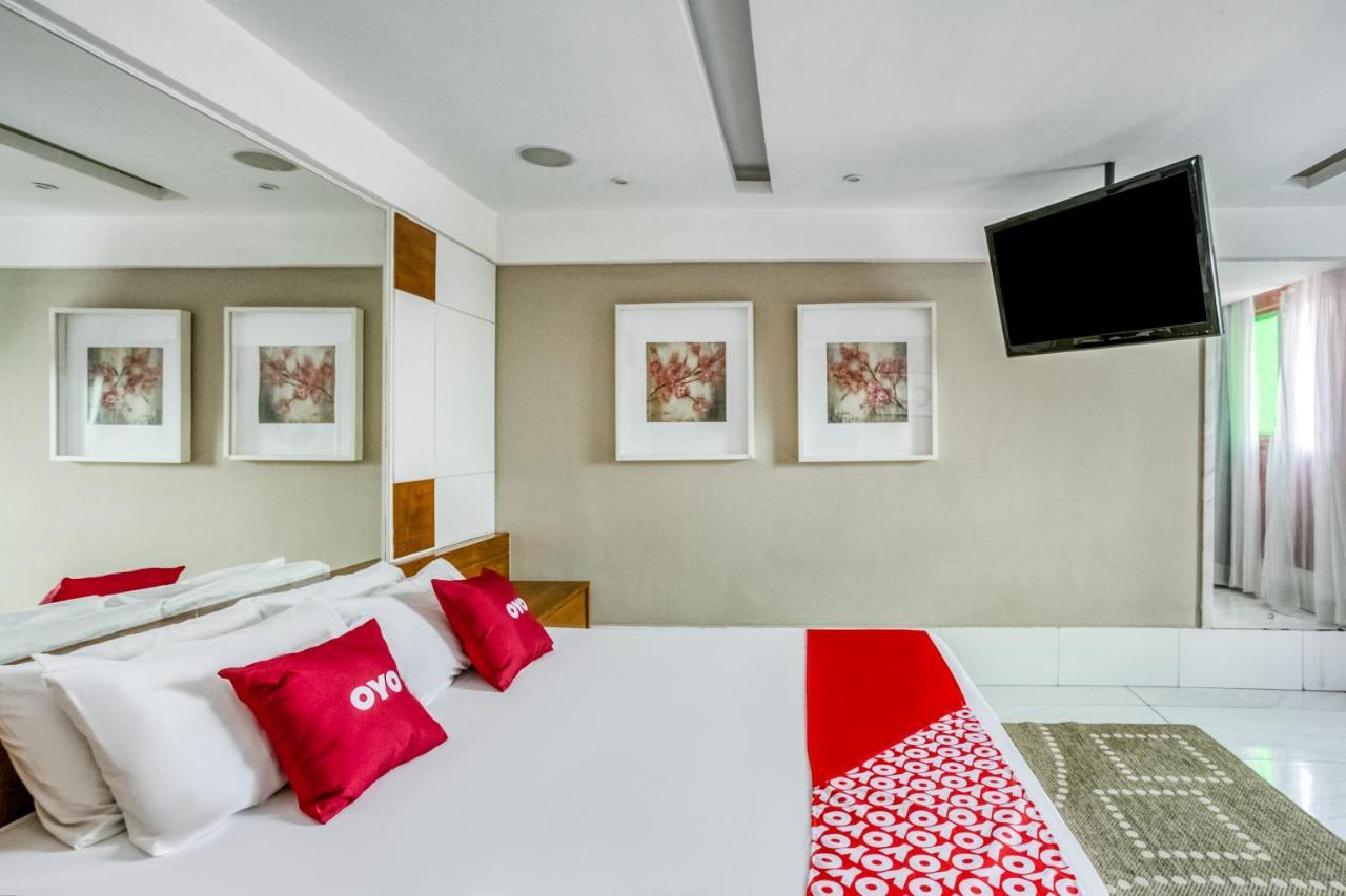 Oyo Nobs Hotel, サン・ジョアン・デ・メリチ エクステリア 写真